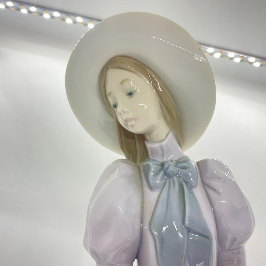 LLADRO リヤドロ No.6782「気品に満ちて」