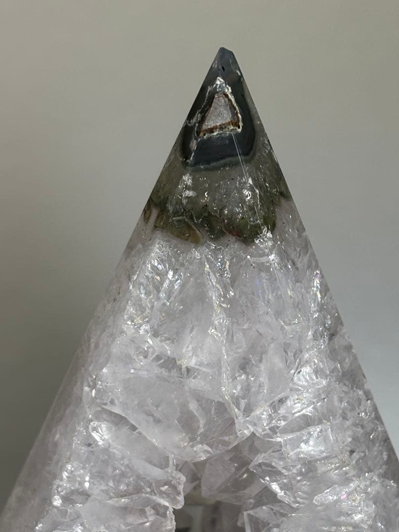 高品質　グリーンジャスパー　スタラクタイト　水晶共生　置物　ジオード　464g