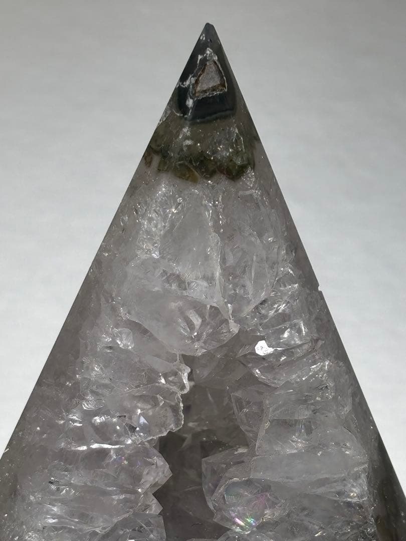 高品質　グリーンジャスパー　スタラクタイト　水晶共生　置物　ジオード　464g