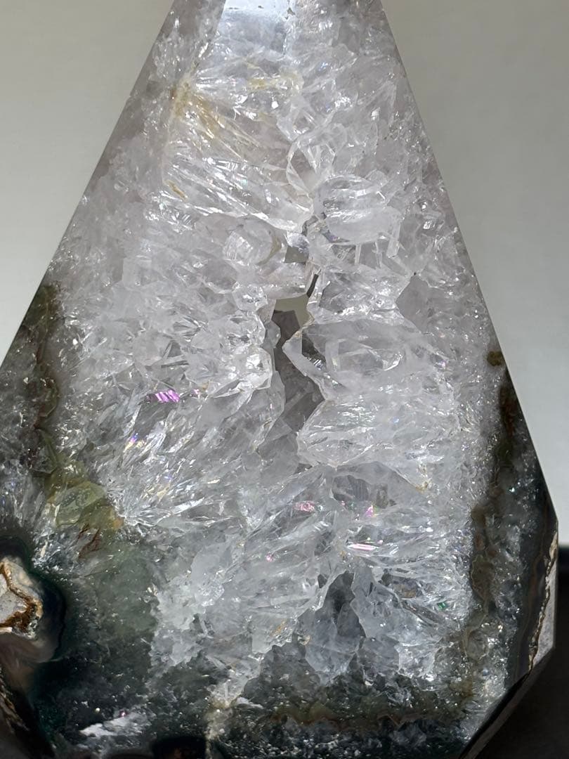 高品質　グリーンジャスパー　スタラクタイト　水晶共生　置物　ジオード　464g