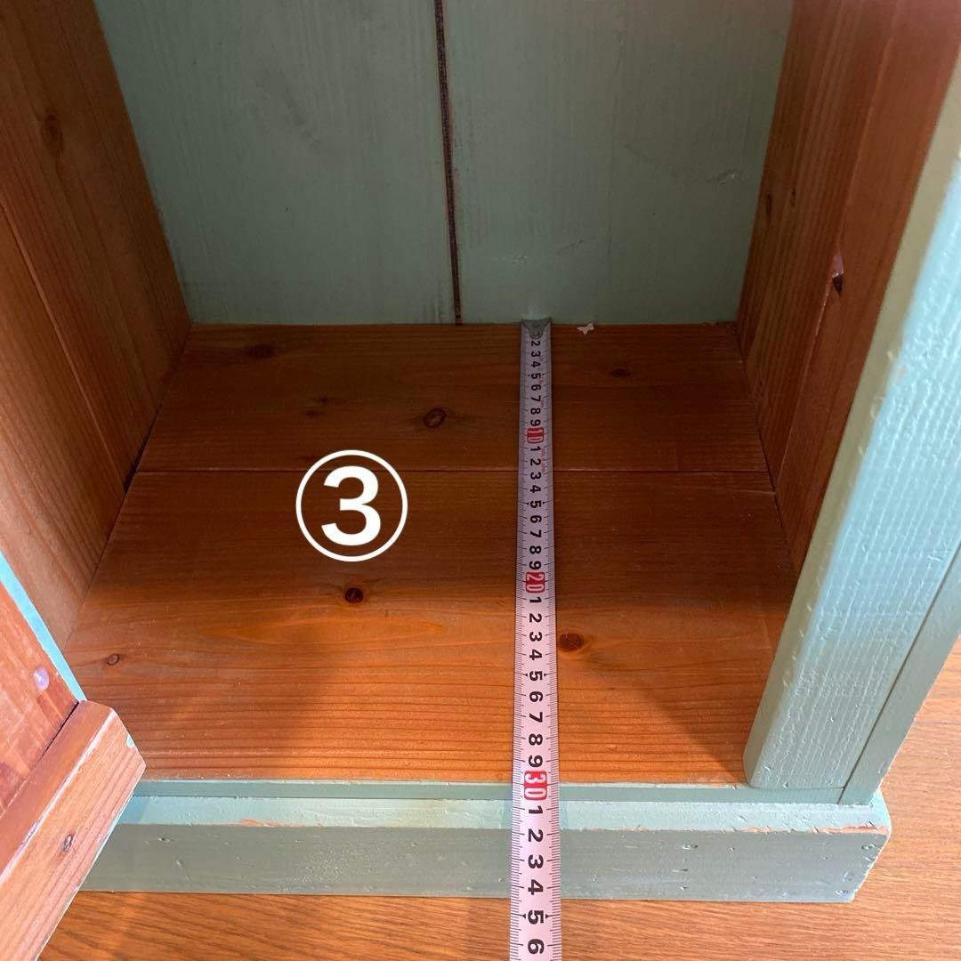 ③ アンティーク棚　子供部屋