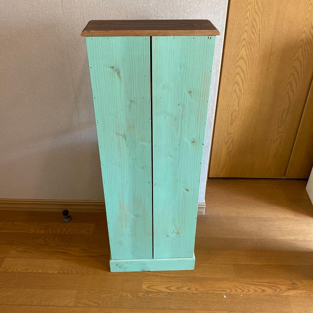 ③ アンティーク棚　子供部屋