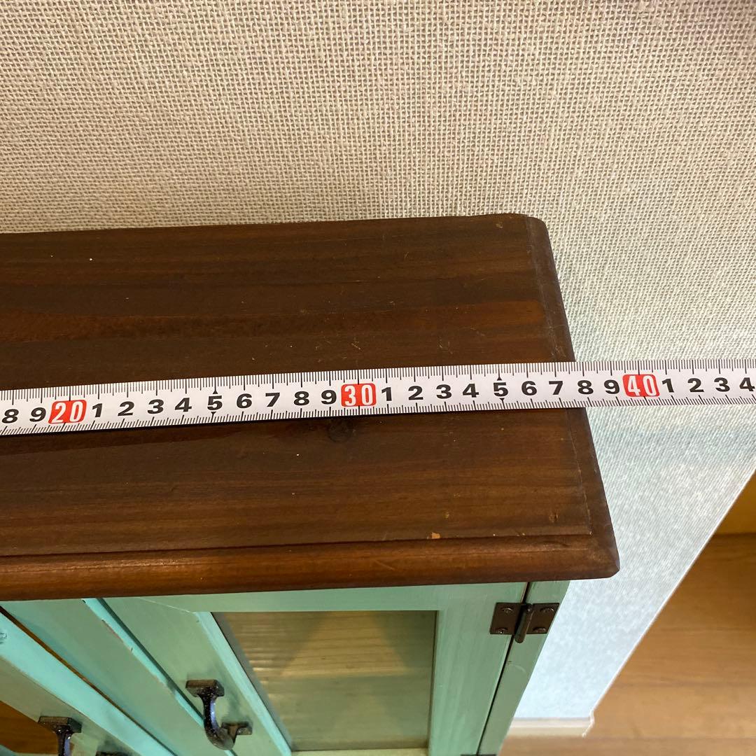 ③ アンティーク棚　子供部屋