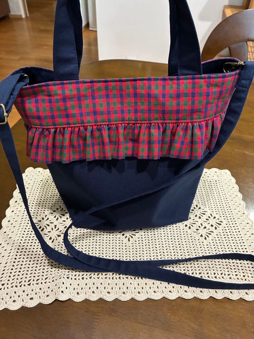 みどり　ファミリア風赤チェックフリルトートバッグ、スマホポーチ