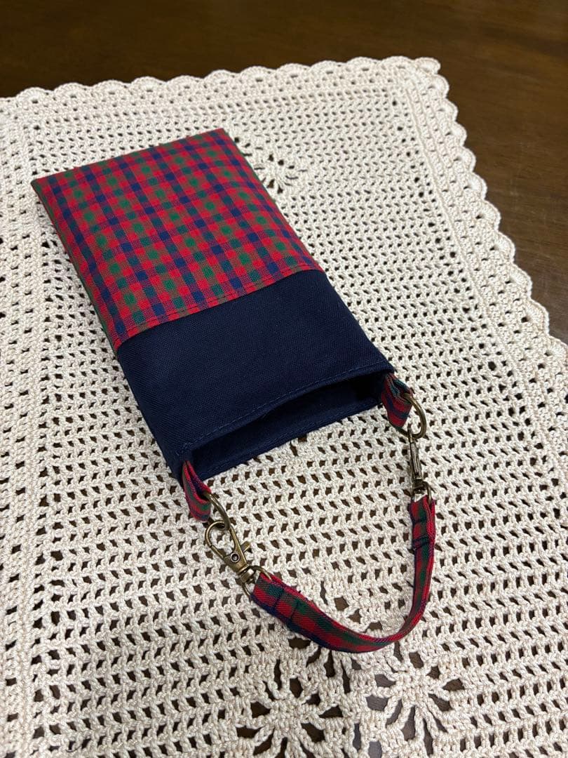 みどり　ファミリア風赤チェックフリルトートバッグ、スマホポーチ