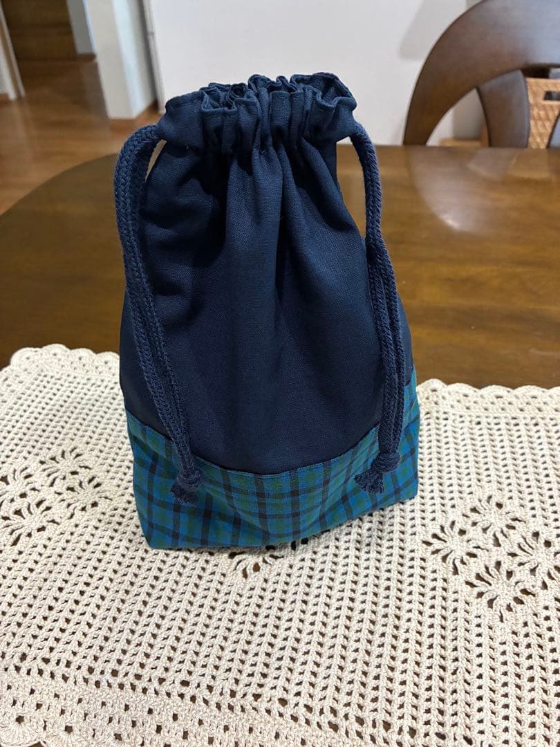 みどり　ファミリア風赤チェックフリルトートバッグ、スマホポーチ