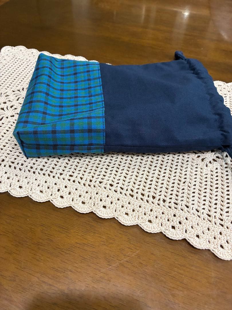 みどり　ファミリア風赤チェックフリルトートバッグ、スマホポーチ