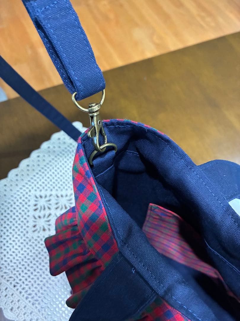 みどり　ファミリア風赤チェックフリルトートバッグ、スマホポーチ