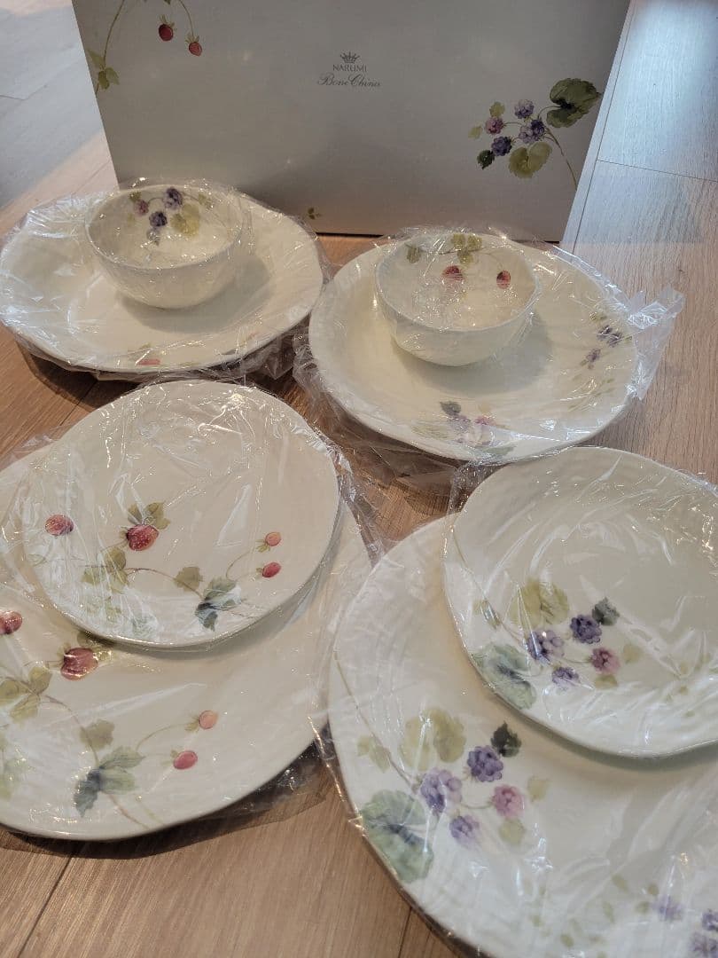 新品未使用 NARUMI ボーンチャイナ 食器8点セット ※箱破損・汚れあり