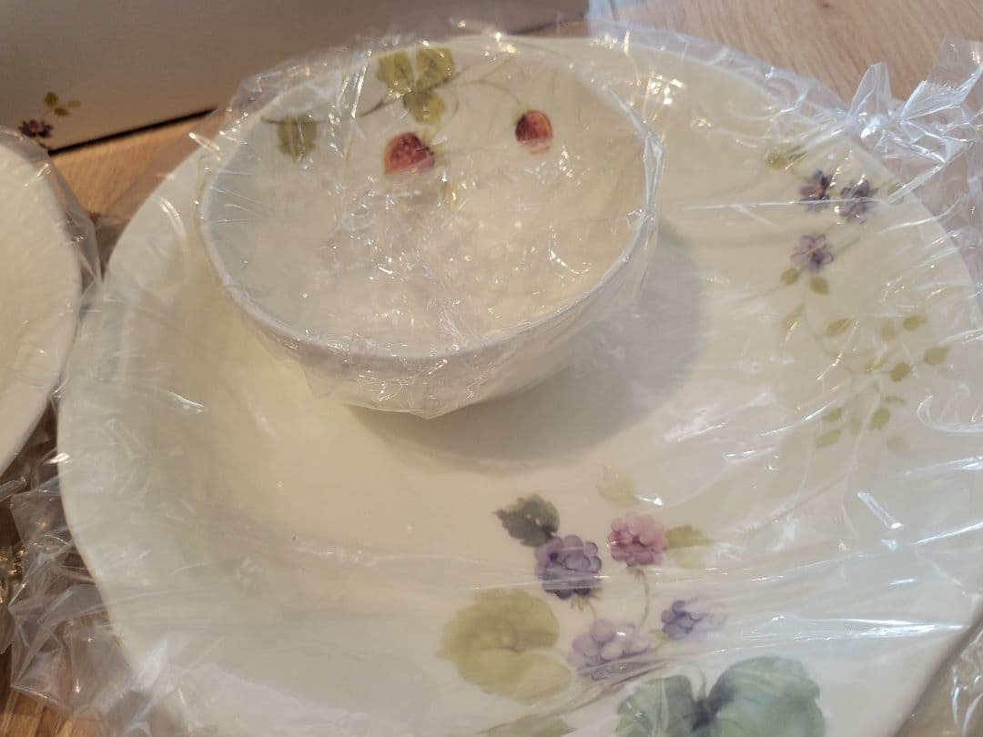 新品未使用 NARUMI ボーンチャイナ 食器8点セット ※箱破損・汚れあり