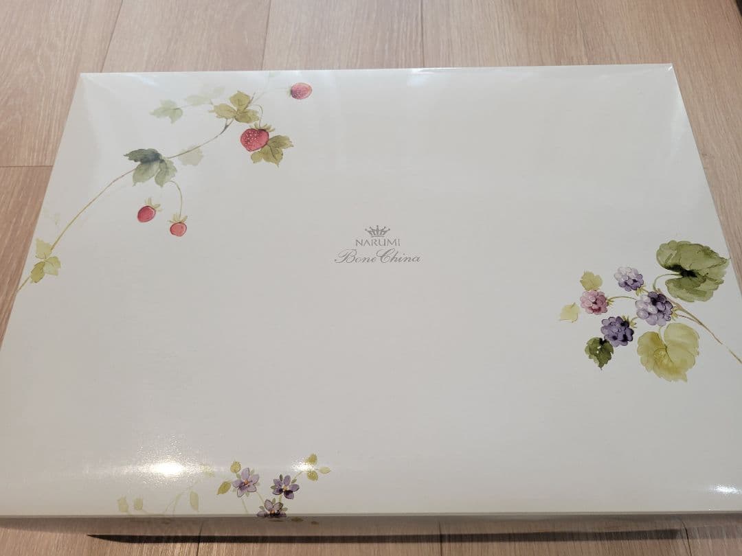新品未使用 NARUMI ボーンチャイナ 食器8点セット ※箱破損・汚れあり