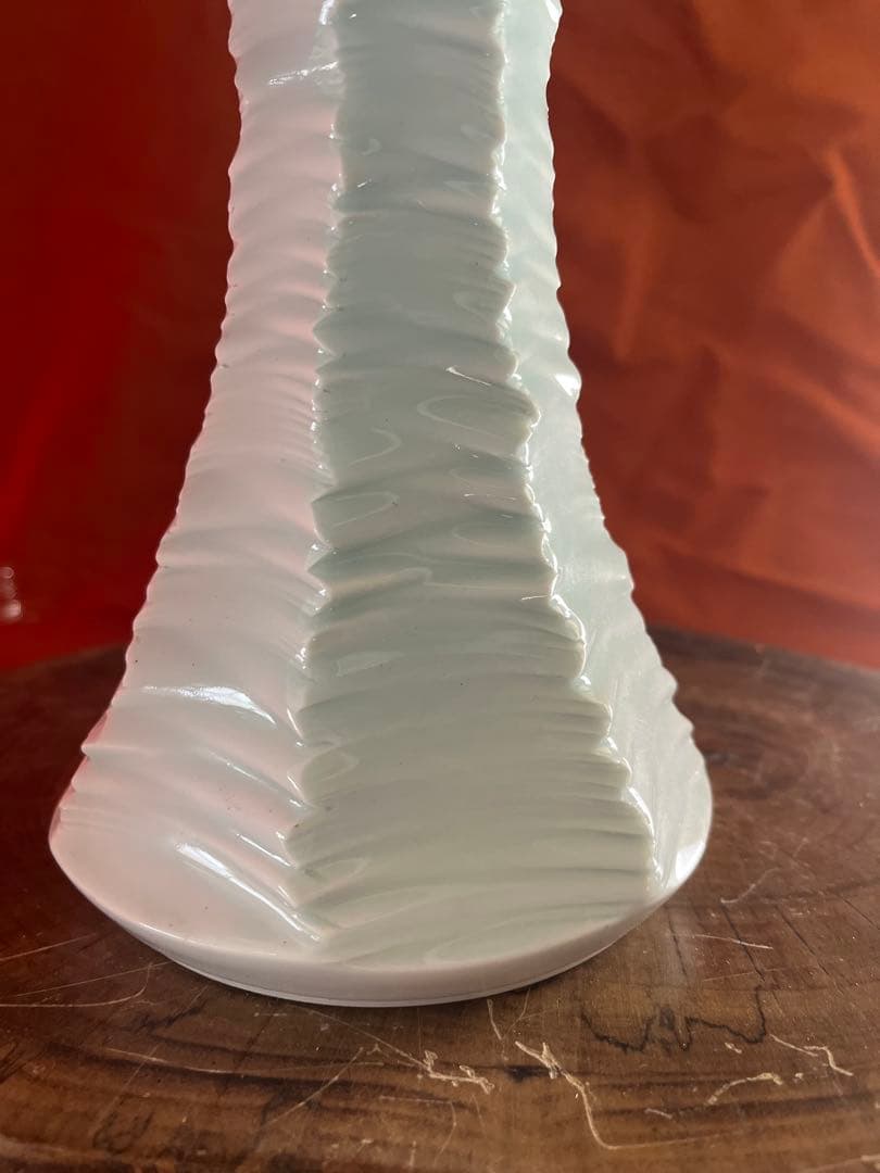 青白磁　一輪挿し