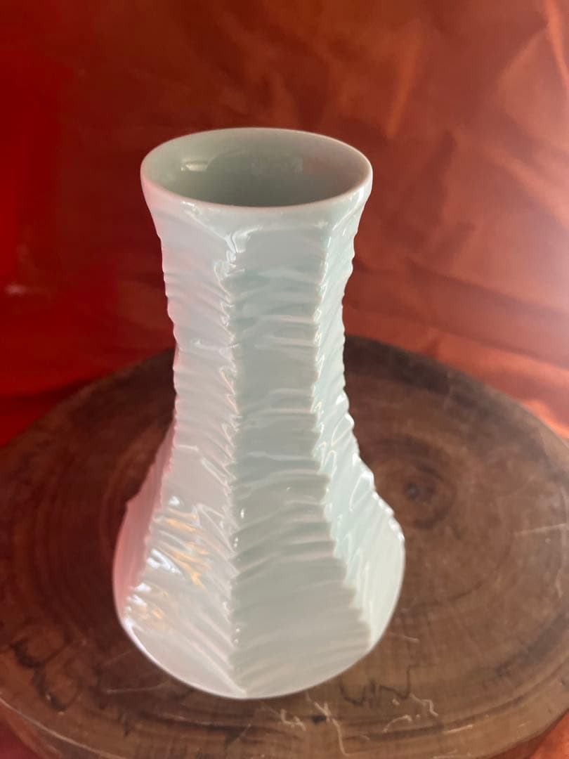 青白磁　一輪挿し