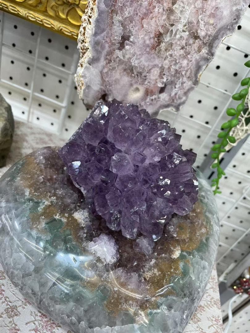 アメジスト ブラジル産　重さ688ｇ　 水晶クラスター