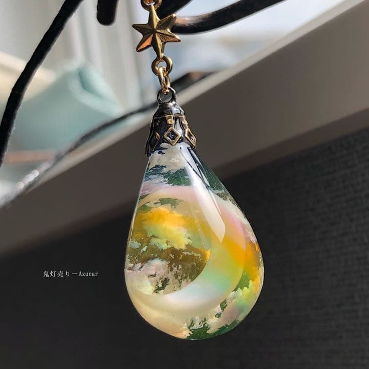 薄明の空　虹と雲レジンの蓄光ドロップオルゴナイトネックレス★