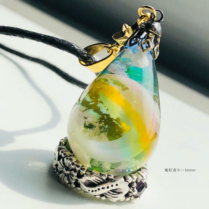 薄明の空　虹と雲レジンの蓄光ドロップオルゴナイトネックレス★