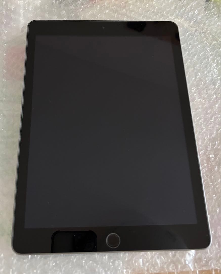 iPad 第５世代 Wi-Fi +Cellularモデル