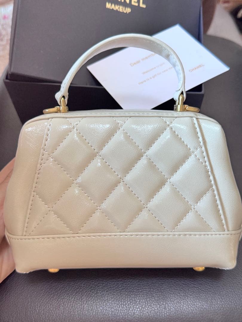 CHANEL アイボリー ミニバッグ