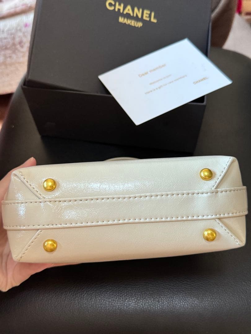 CHANEL アイボリー ミニバッグ