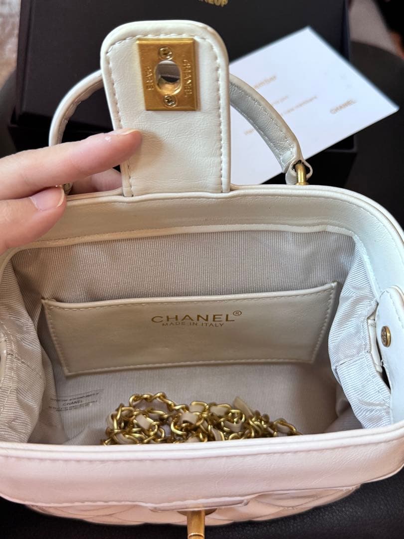 CHANEL アイボリー ミニバッグ