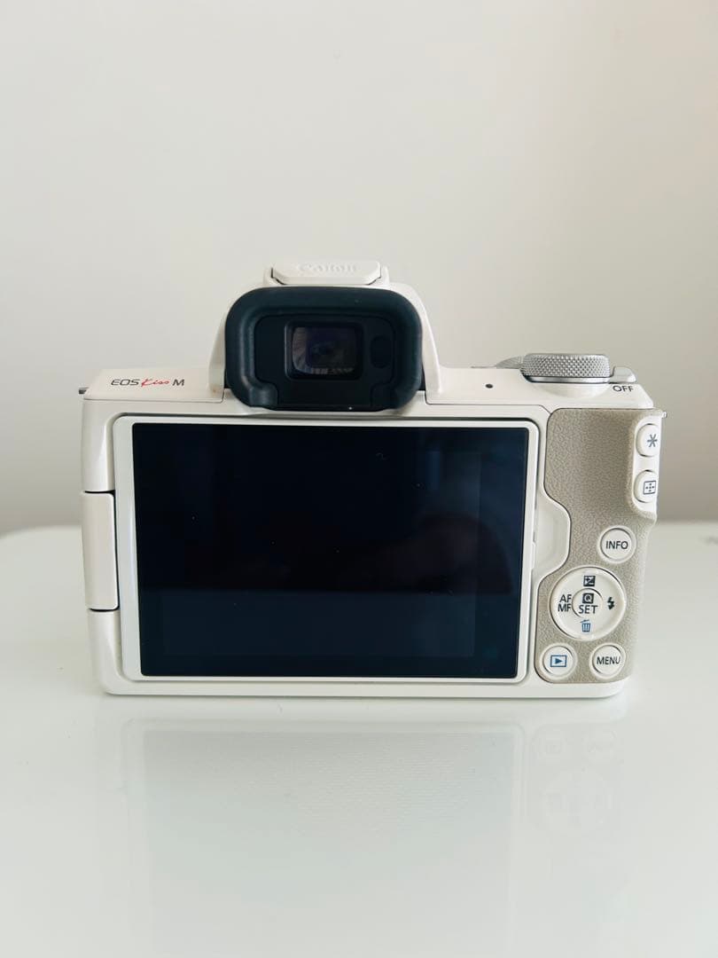 美品☆Canon EOS M ミラーレス ダブルズームキット ショルダーバック付