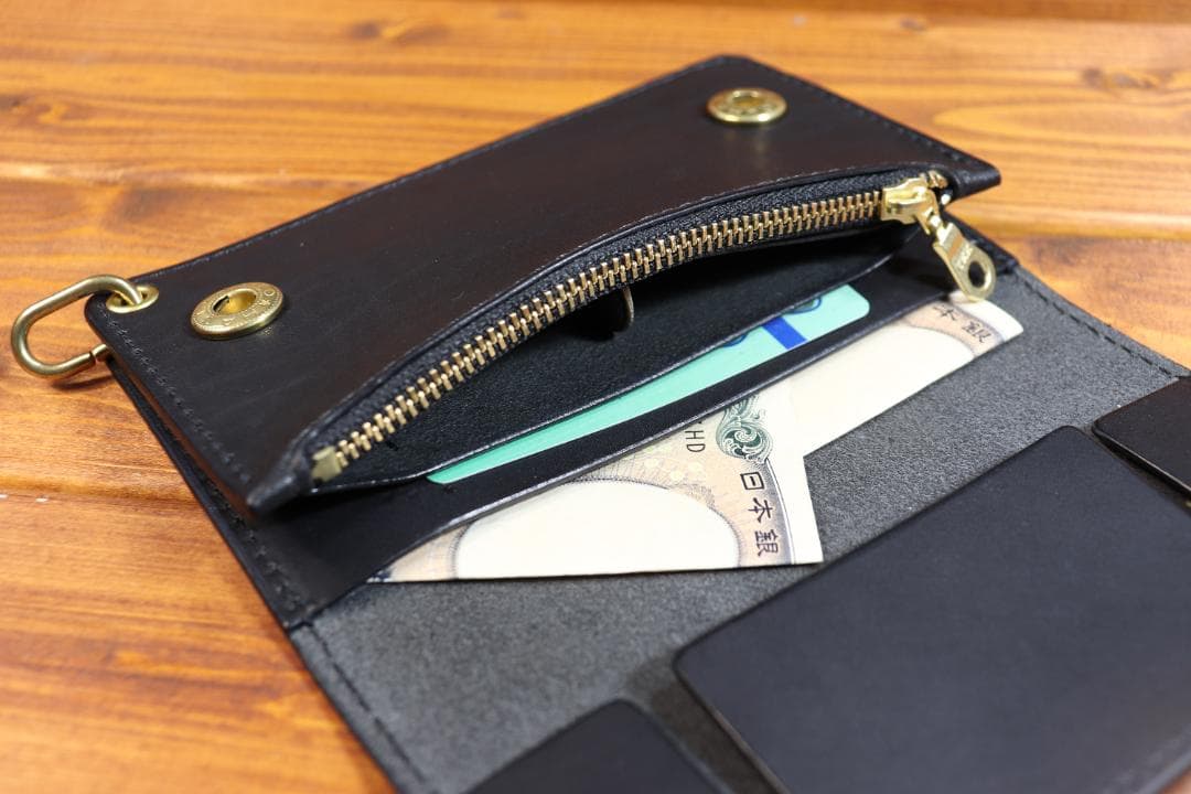 タッズミドルトラッカーウォレット 真鍮 ハトメ小判カン付き