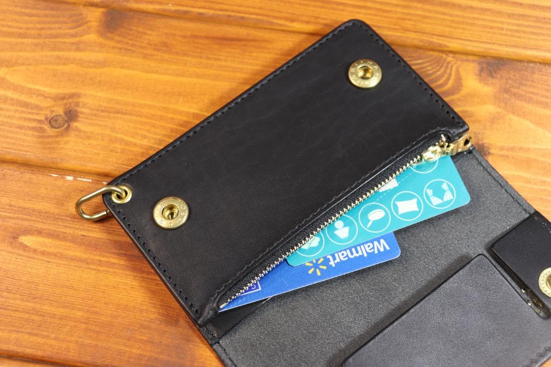 タッズミドルトラッカーウォレット 真鍮 ハトメ小判カン付き