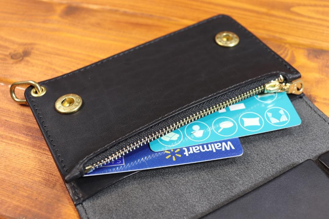 タッズミドルトラッカーウォレット 真鍮 ハトメ小判カン付き