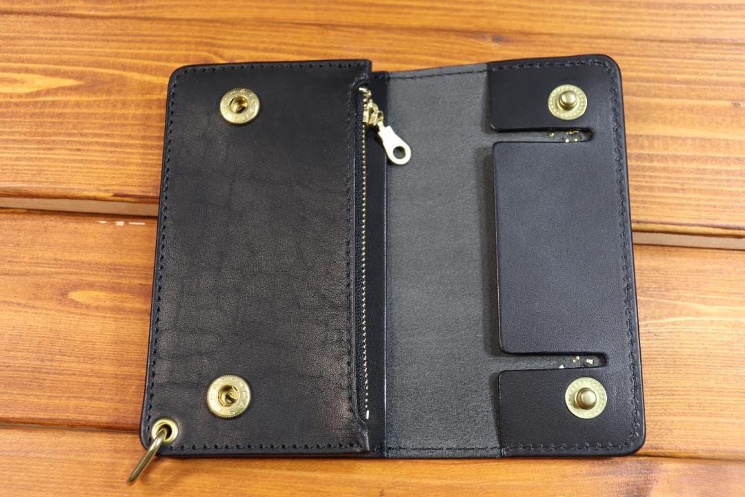 タッズミドルトラッカーウォレット 真鍮 ハトメ小判カン付き