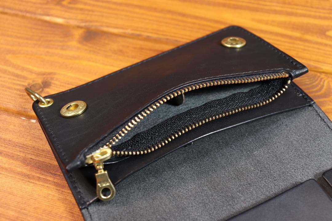 タッズミドルトラッカーウォレット 真鍮 ハトメ小判カン付き