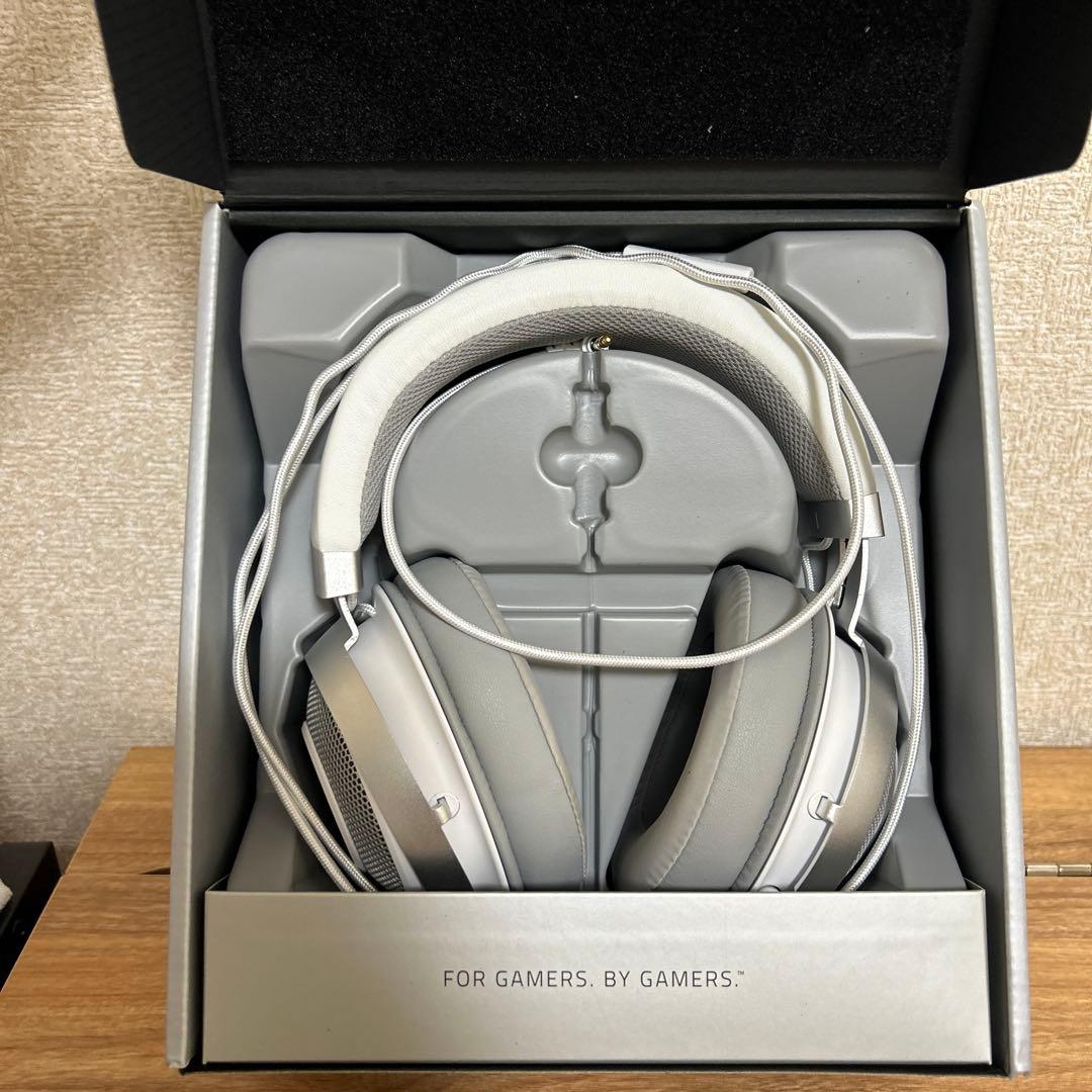 RazerKraken Mercury Whiteステレオゲーミングヘッドセット