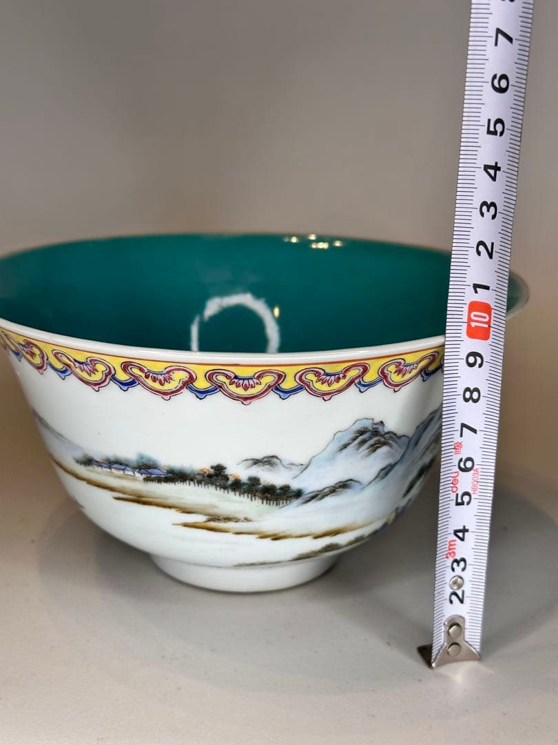 乾隆年製 底款 内側緑地 外側彩絵 人物風景文 碗 鉢古董品 衝線あり