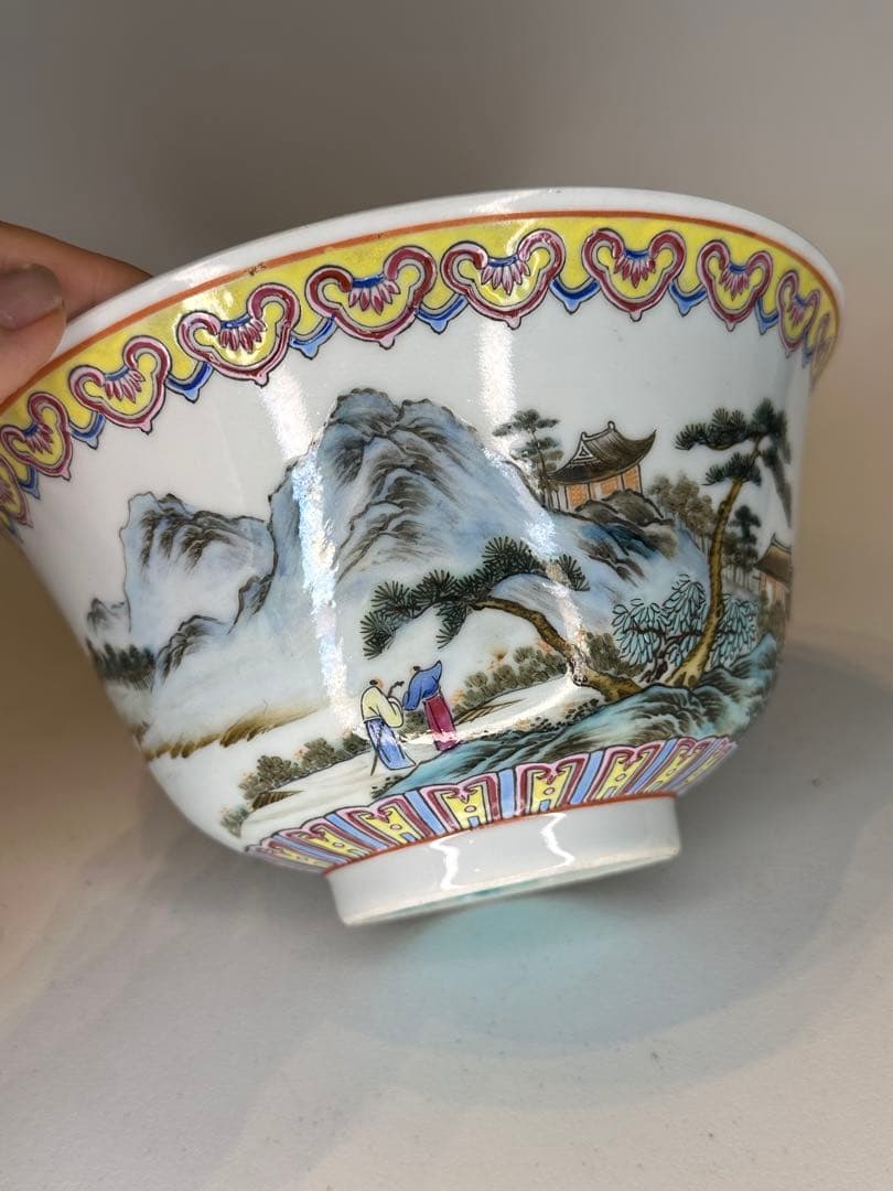乾隆年製 底款 内側緑地 外側彩絵 人物風景文 碗 鉢古董品 衝線あり
