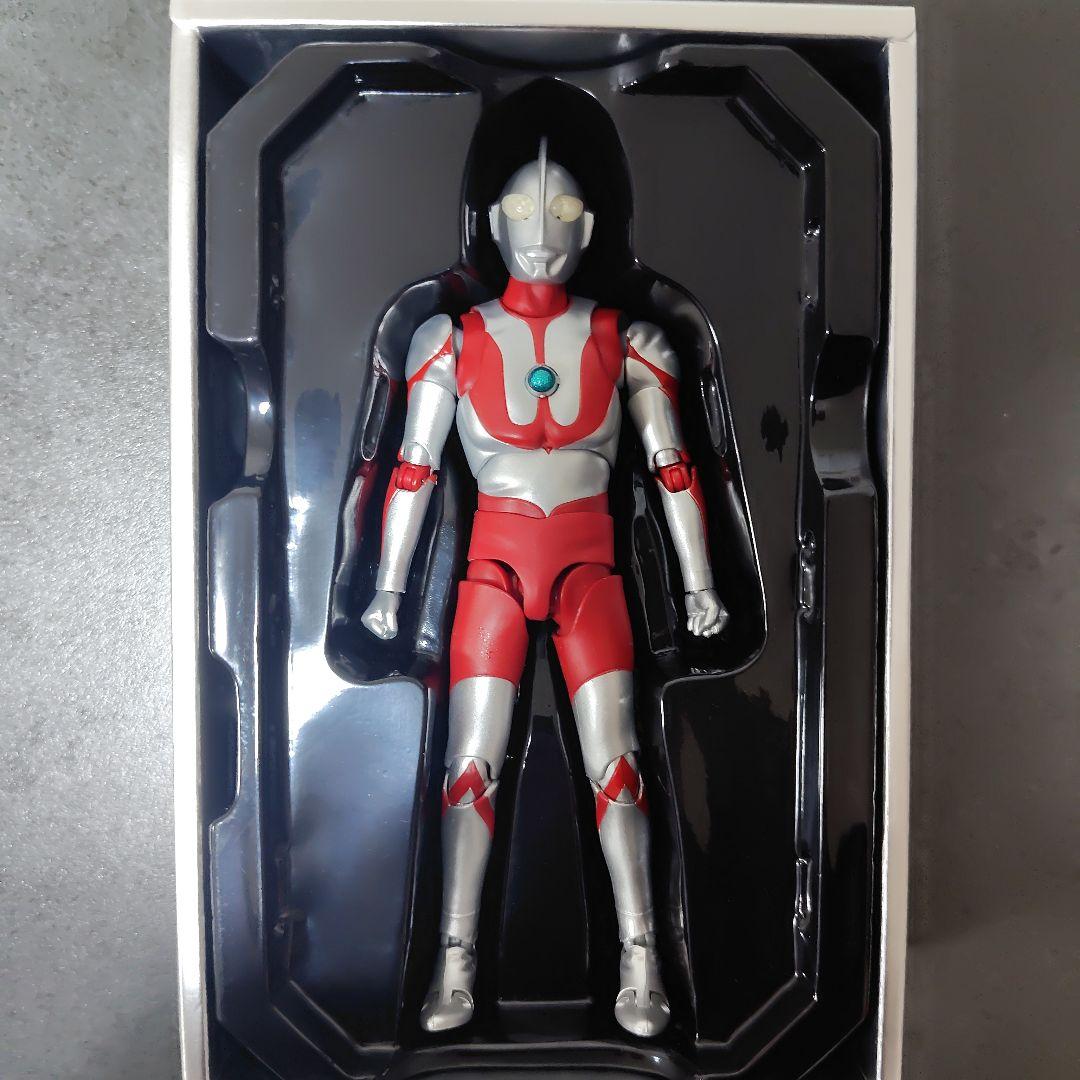 s.hフィギュアーツ 真骨彫 ウルトラマン