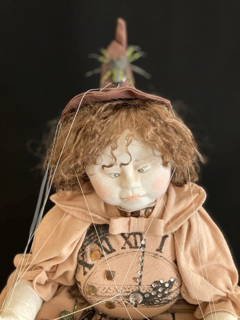 石塑粘土に布を貼った創作人形