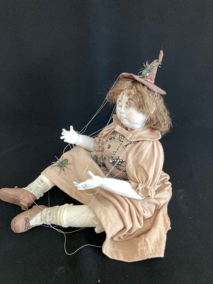 石塑粘土に布を貼った創作人形