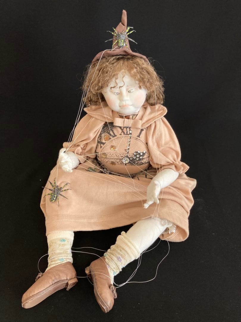 石塑粘土に布を貼った創作人形