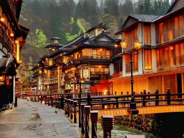 昭和レトロ温泉宿「銀山温泉　能登屋」白色模型