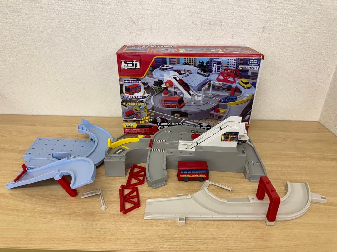 ぐるぐるバスタウン タウンどうろセット トミカ付き