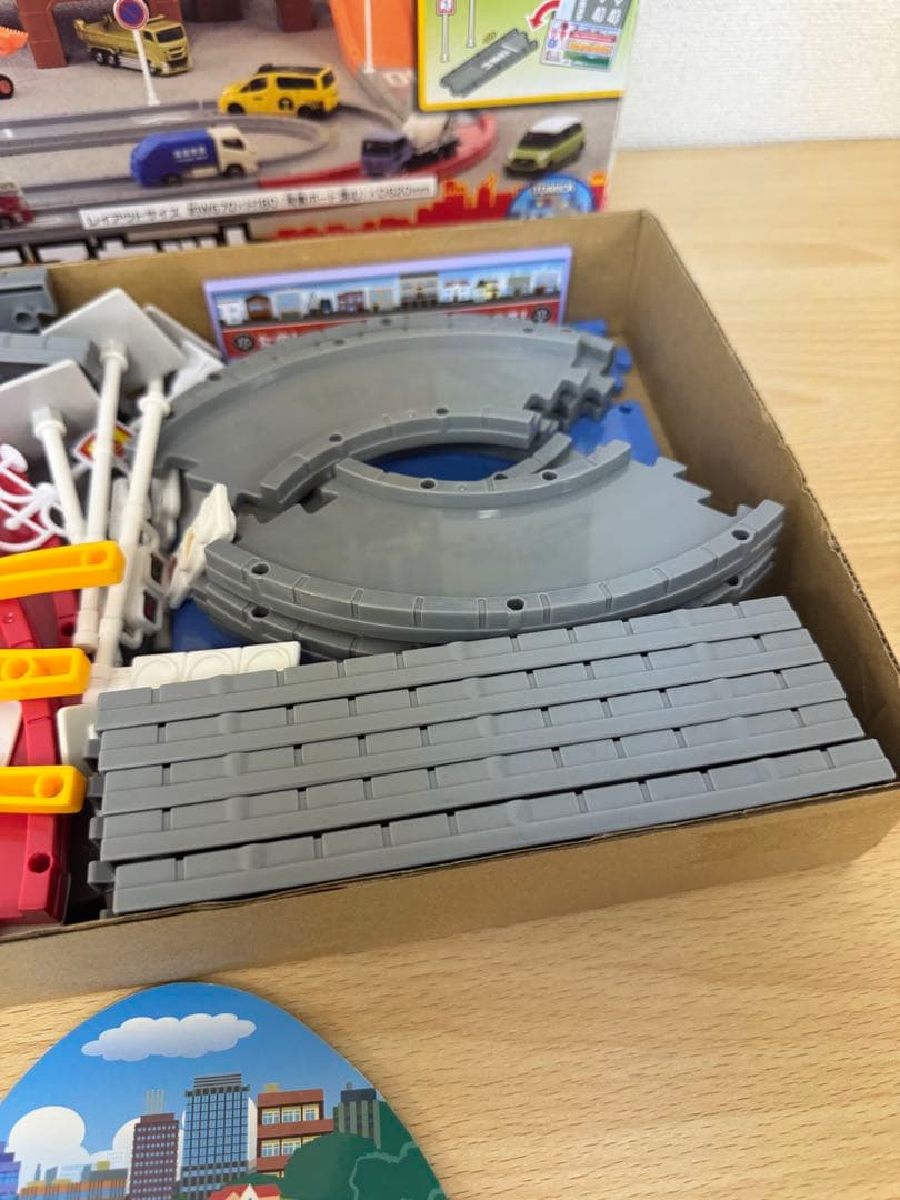 ぐるぐるバスタウン タウンどうろセット トミカ付き