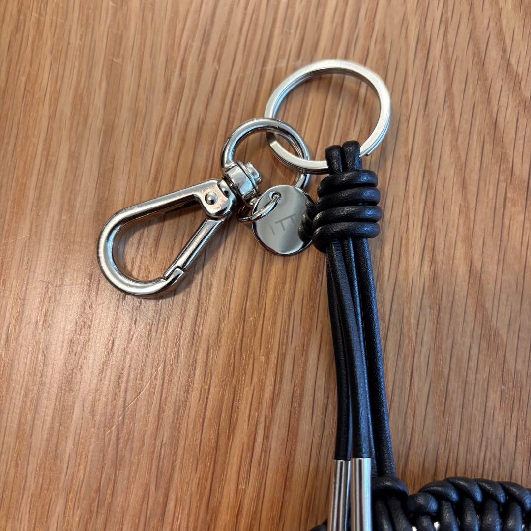 iTTi イッチ　CRISTY KNOT WRIST CIRCLE CHARM