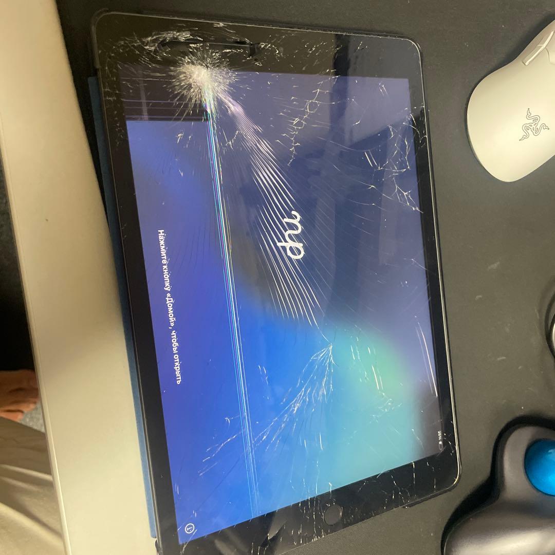 iPad 第8世代 液晶割　ジャンク品