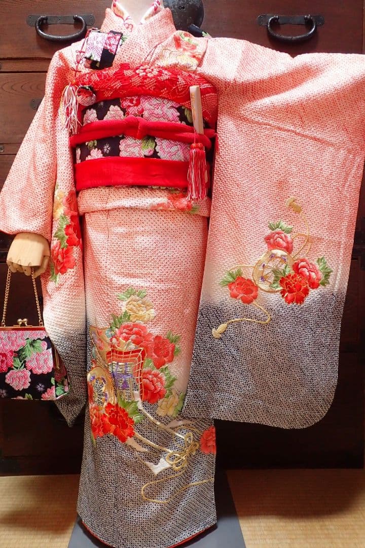7歳　正絹赤総絞り刺繍御所車牡丹　七五三　お着物フルセット　アンティーク