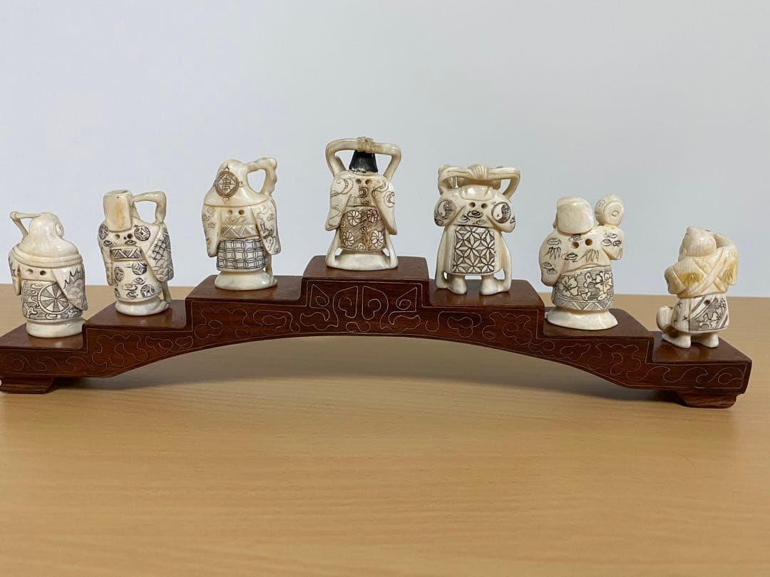 七福神 細密彫刻 時代物 東洋彫刻 縁起物 開運 置物 象牙風