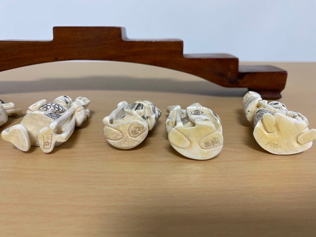 七福神 細密彫刻 時代物 東洋彫刻 縁起物 開運 置物 象牙風