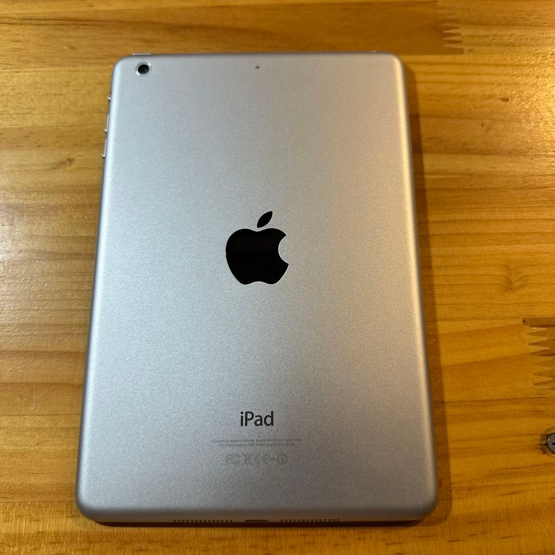 Apple iPad mini Wi-Fi 64GB シルバー　送料込み