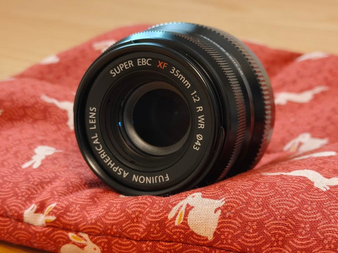 FUJIFILM XF35mm F2 R WR メタルフード、クロス付き