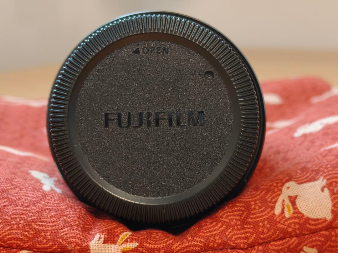 FUJIFILM XF35mm F2 R WR メタルフード、クロス付き