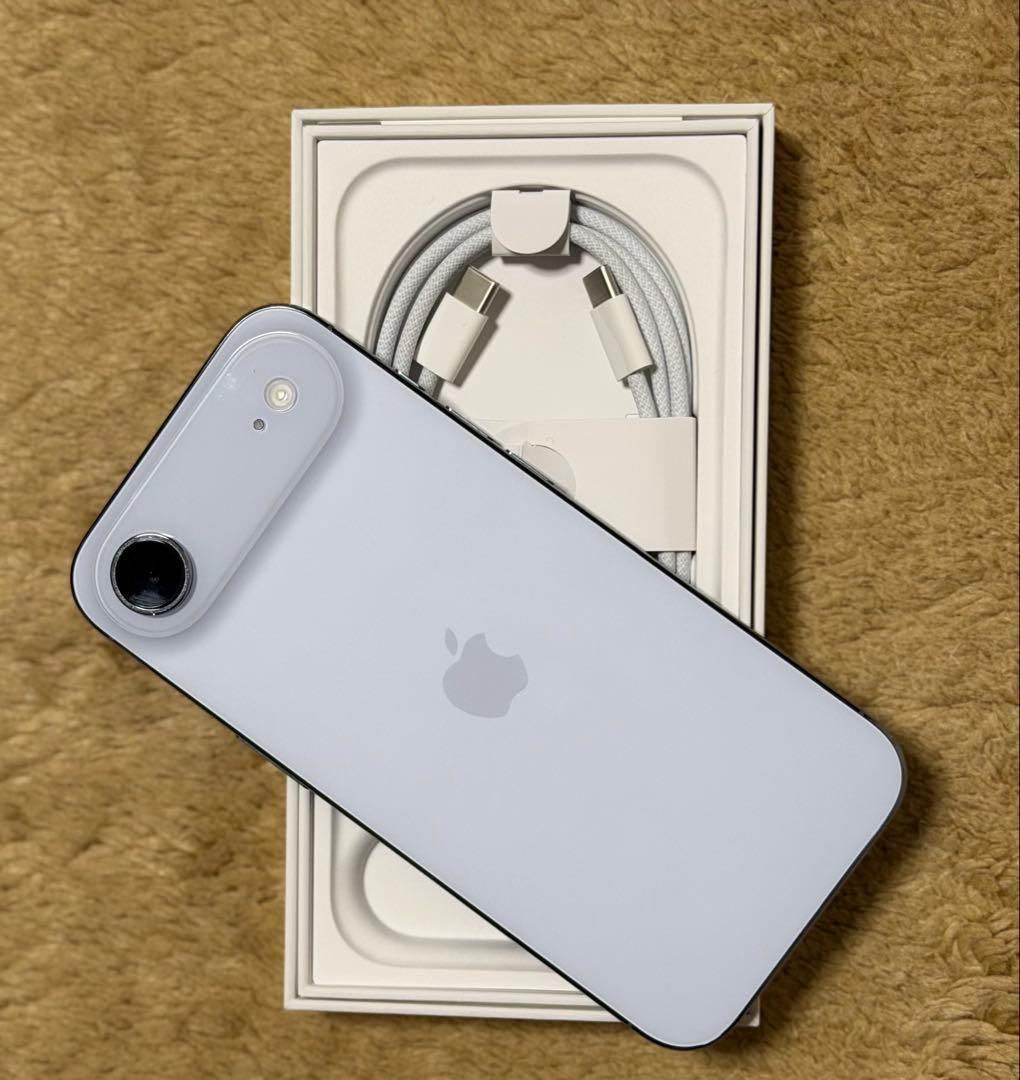 l*e様 iPhone Air 256GB スカイブルー 美品　SUTI フォン