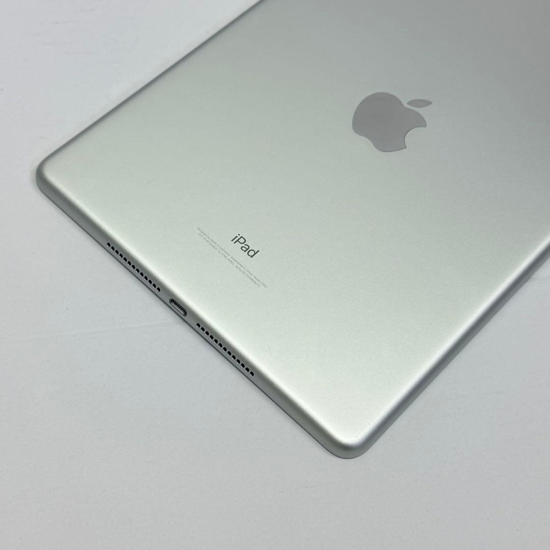 【ほぼ未使用】iPad 第5世代 32GB シルバー 充電回数7回